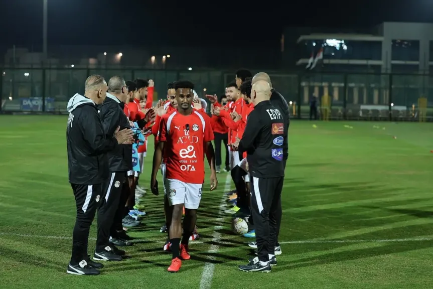 منتخب مصر ينظم ممراً شرفياً للاعبين الجدد