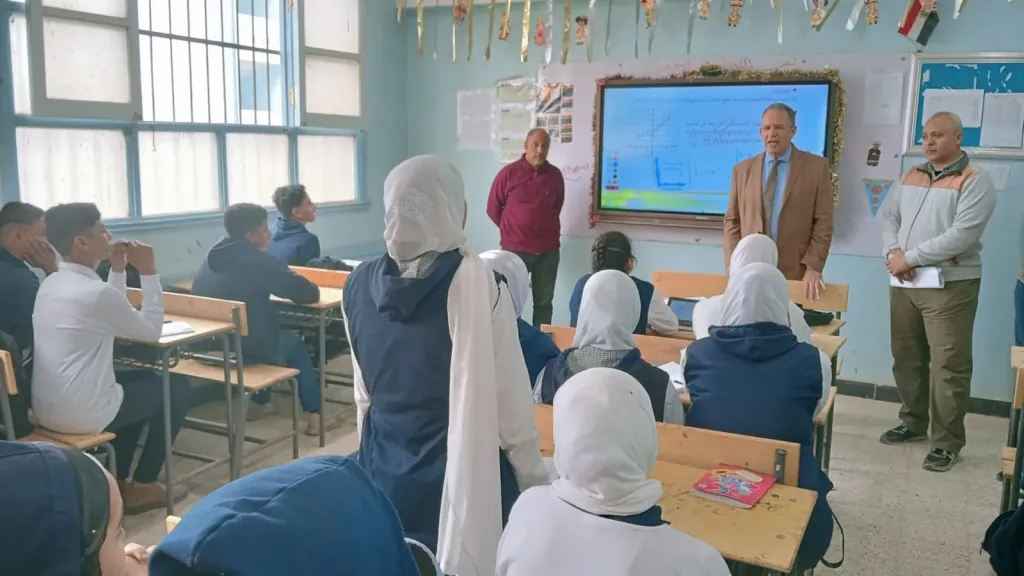مدير تعليم أسيوط يتفقد سير الدراسة بمدارس دكران وبنى سميع بأبوتيج