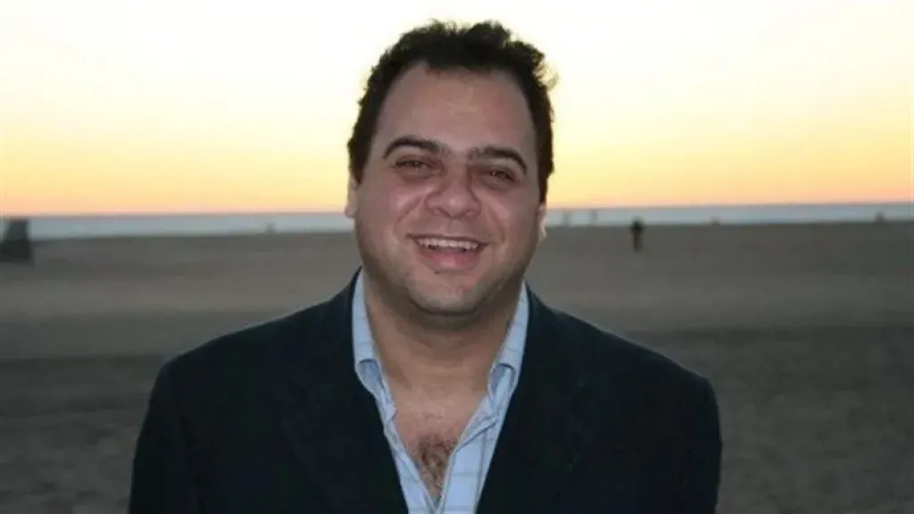 نجوم الفن ينعون المخرج والناقد أحمد عاطف