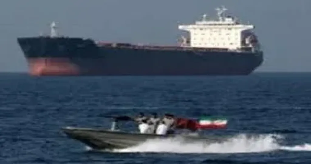 إيران تفرض 2 مليون دولار رسوما على كل سفينة ترغب فى المرور من مضيق هرمز