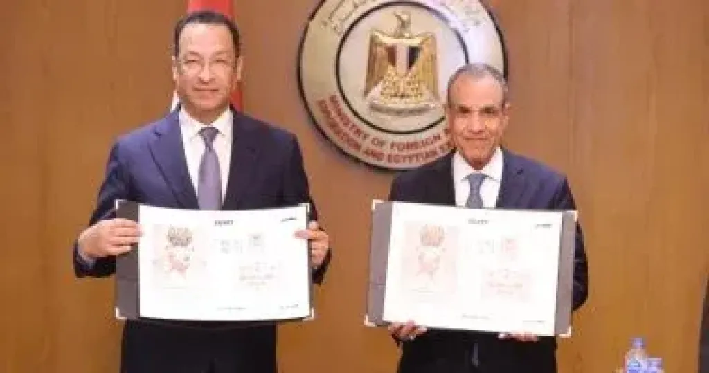 وزيرا الخارجية والاتصالات يدشنان طابع بريد المئوية الثانية لوزارة الخارجية