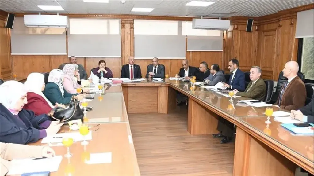 رئيس جامعة القناة يُعلن بدء التشغيل التجريبي لمبنى الاختبارات الإلكترونية