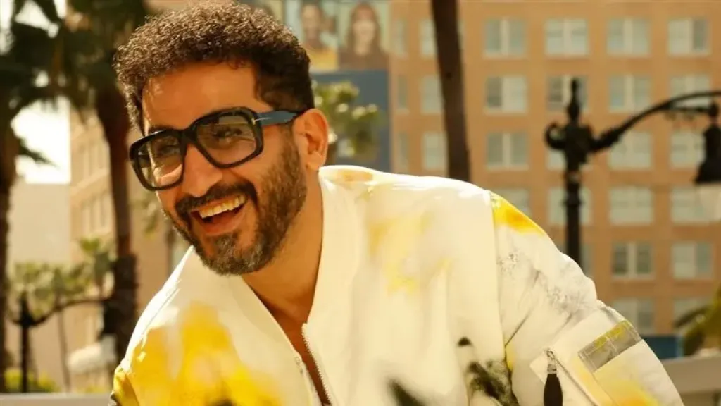 جلسة تصوير جديدة للفنان أحمد حلمي بالملابس الشتوية