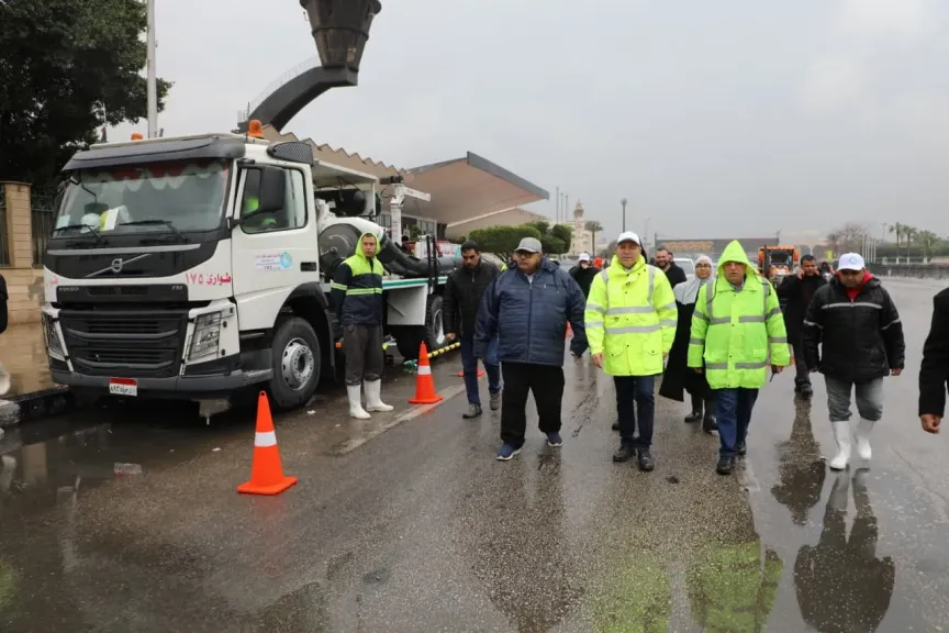 الصرف الصحي بالقاهرة ترفع درجة الاستعداد وتدفع بسيارات الشفط لمواجهة تجمعات الأمطار