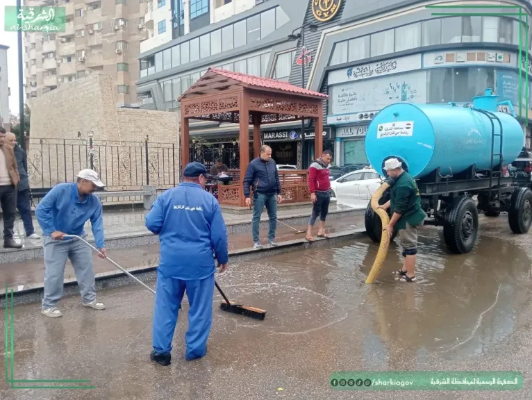 محافظ الشرقية يوجه بالدفع بسيارات الشفط والكسح لرفع مياه الأمطار وإزالة آثارها