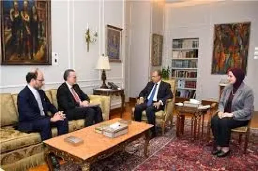 وزير الخارجية ووفد البنك الأوروبى للاستثمار يبحثان تأثير التصعيد الإقليمى