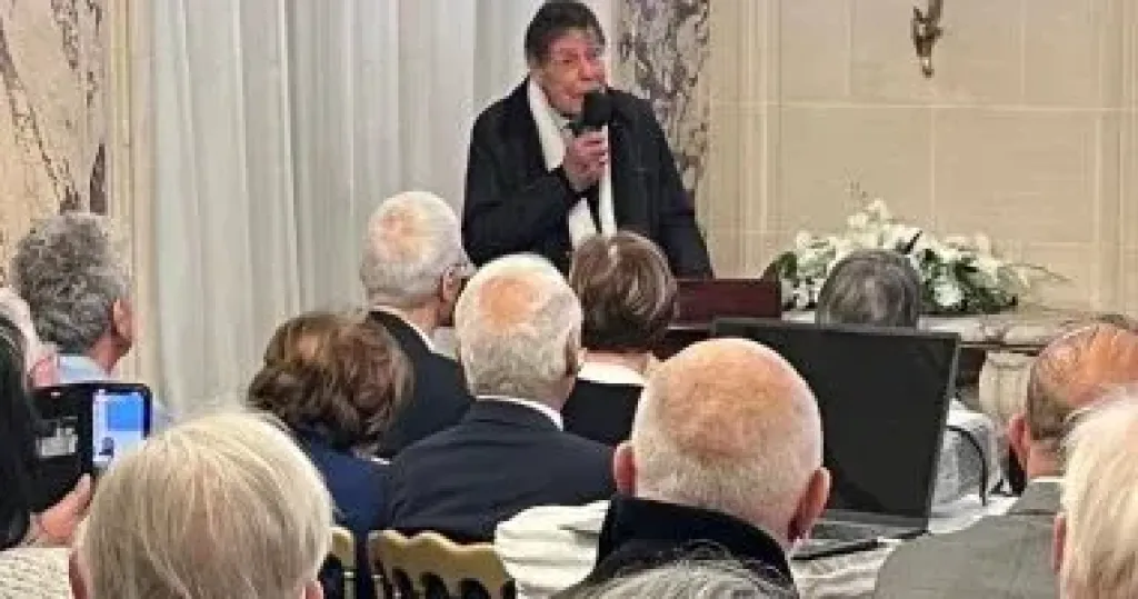 سفير مصر لدى باريس يستضيف فعالية ثقافية بحضور مهتمين بالحضارة المصرية القديمة