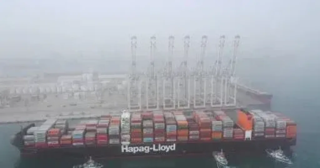 ميناء دمياط يواصل العمل بمعدلات طبيعية ويستقبل 8 سفن خلال 24 ساعة