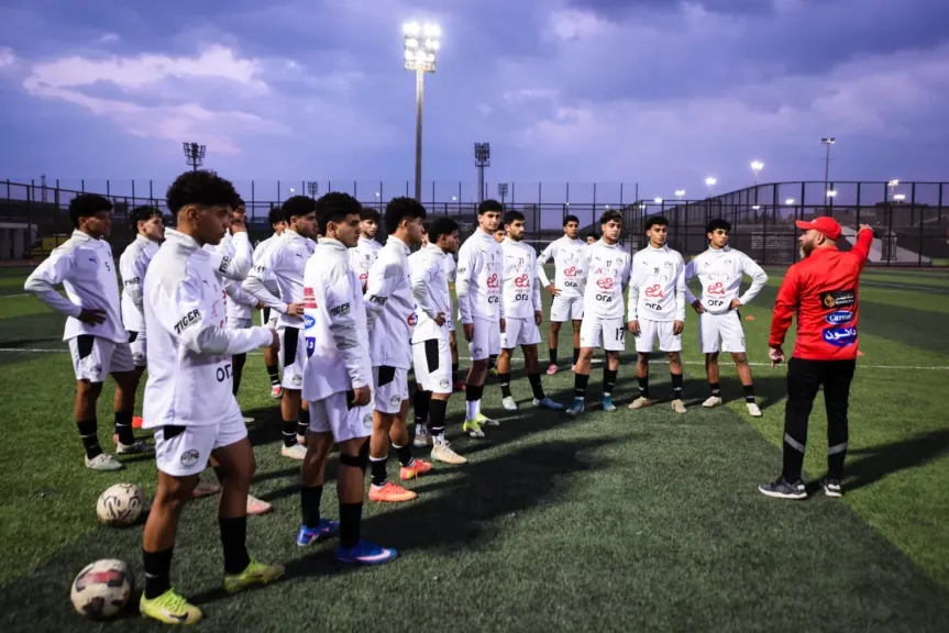 قنصل مصر بليبيا يزور ناشئي الفراعنة قبل مواجهة تونس