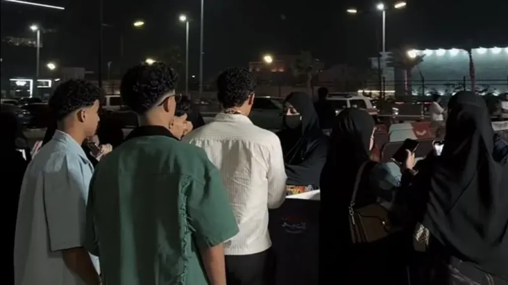 توافد الجمهور على حفل أنغام في السعودية