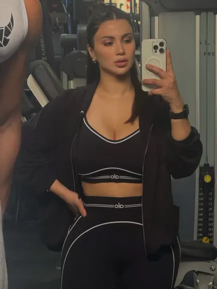 هدى الإتربى تشارك جمهورها إطلالة جديدة من الجيم