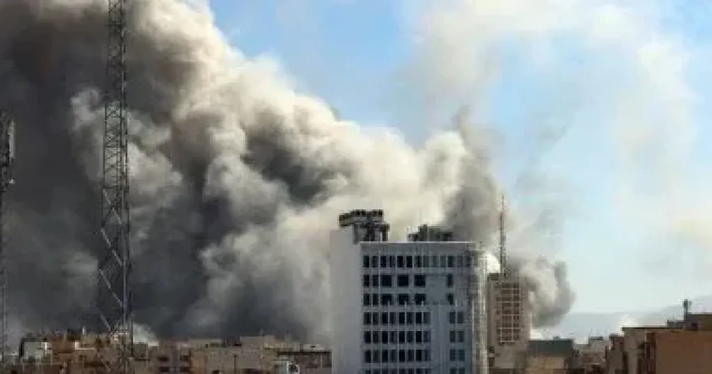 إسرائيل تعلن بدء هجوم واسع على 3 مواقع في إيران