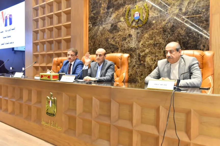 محافظ أسيوط يتابع ملفات تقنين أراضي الدولة والتصالح ويشدد على إزالة المتغيرات