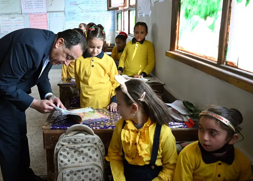 العمل  اونلاين  يشمل  العاملين  بالتعليم