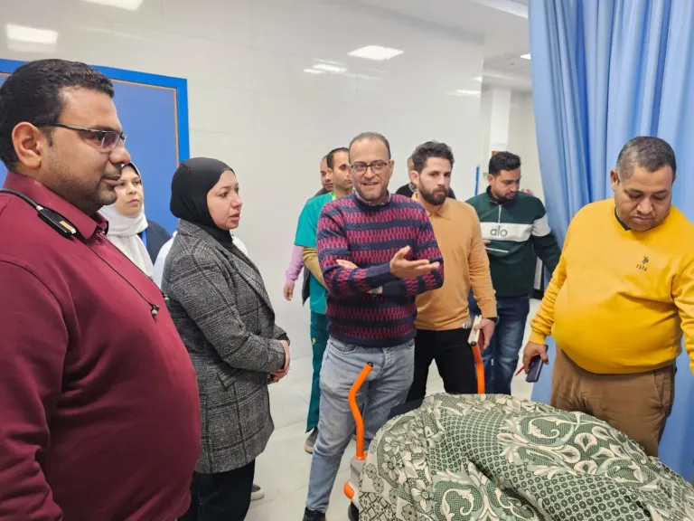 بتوجيهات وكيل وزارة الصحة.. لجنة بقيادة مدير  ادارة الطب العلاجي تتفقد مستشفى