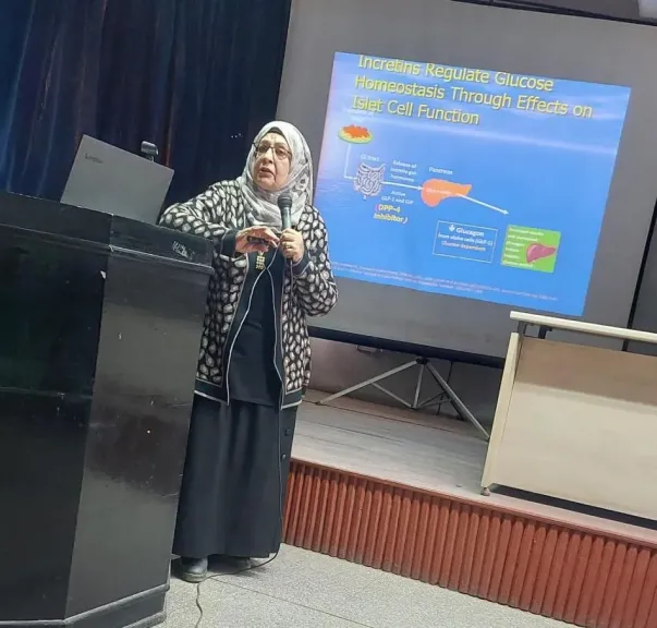 المستشفى الرئيسي بجامعة أسيوط ينظم محاضرة تفاعلية لأطباء الامتياز حول داء السكري