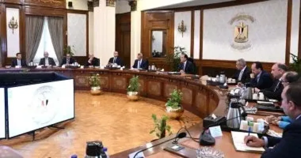 رئيس الوزراء: توجيهات واضحة للوزراء والمحافظين بضرورة تعزيز التواصل مع البرلمان
