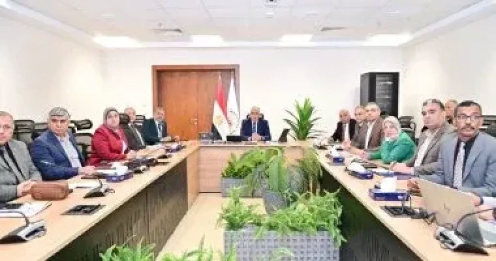 وزير الرى يكلف بالانتهاء من أعمال تطهيرات ترع مدن القناة الشهر المقبل