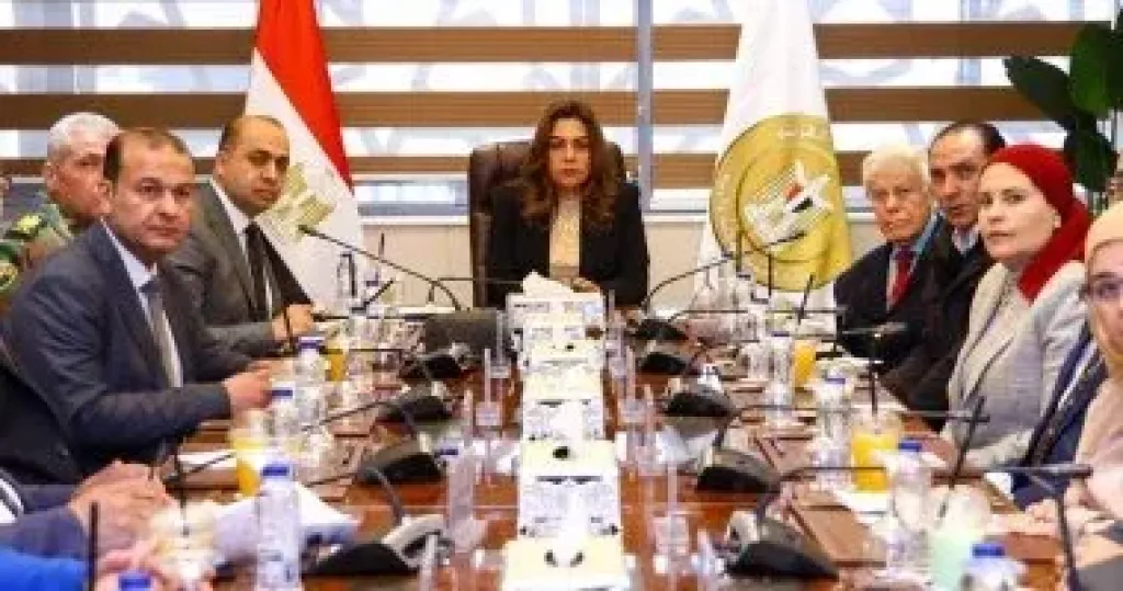 منال عوض: قرارات حاسمة لتنظيم مزاولة أنشطة الإدارة المتكاملة للمخلفات غير الخطرة