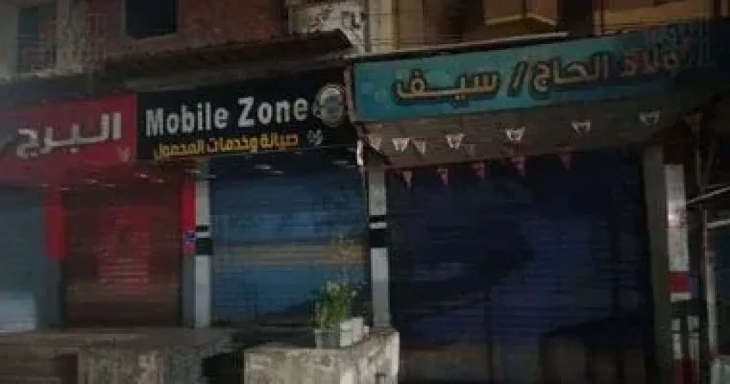 مركز العياط يشن حملات موسعة لمتابعة التزام المحال بمواعيد الغلق