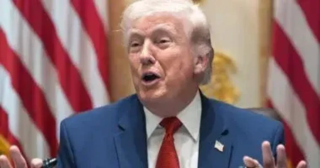 ترامب يكشف هدية طهران الأخيرة.. ويؤكد: مجتبي خامنئ ميت وأريد نفط إيران