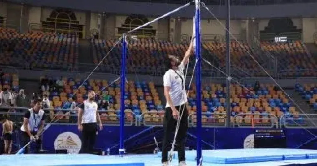 تركيب الأجهزة استعدادا لبطولة العالم للجمباز الفنى القاهرة 2026