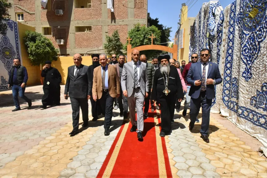 محافظ أسيوط يشهد احتفالية مدرسة سانت ماري بمنفلوط بعيد الأم وتخرج الطلاب