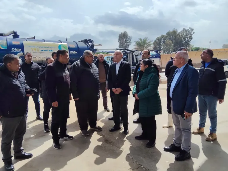 محافظ القاهرة وجولة تفقدية لمتابعة جهود الأجهزة التنفيذية فى رفع تراكمات سقوط الأمطار من الشوارع