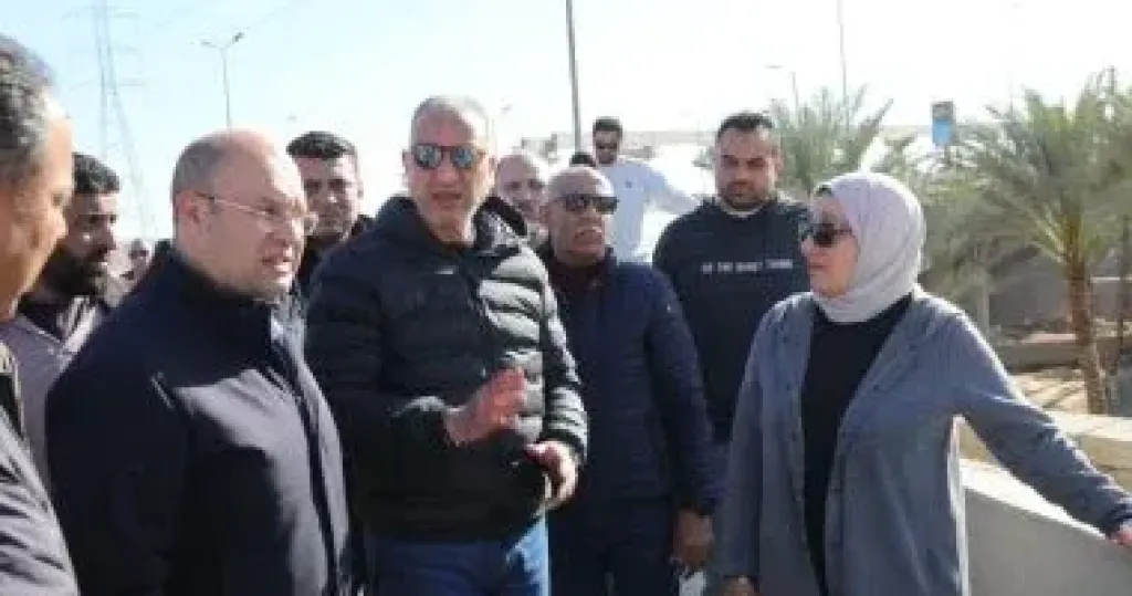 محافظ الجيزة يعاين موقع هبوط بالجسم الخارجى لمطلع محور 26 يوليو بسبب الأمطار