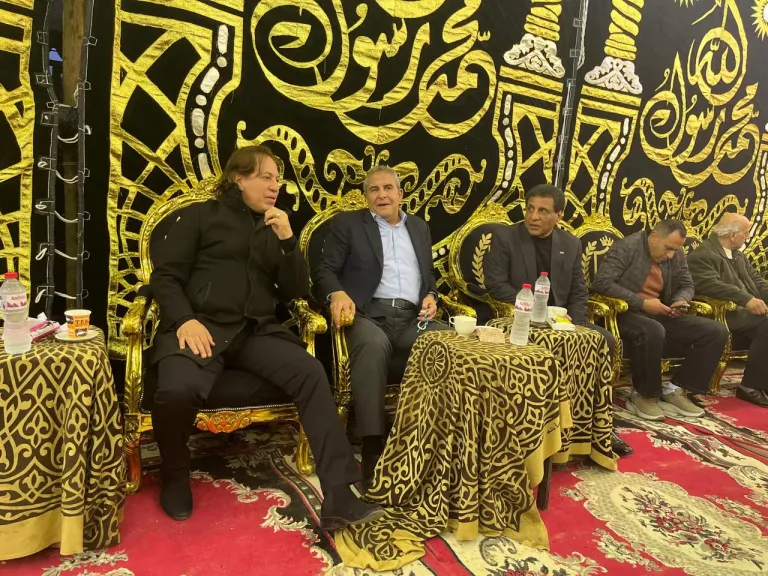 ثروت سويلم وطاهر ابو زيد يؤديان واجب العزاء في وفاة شقيق فاروق جعفر