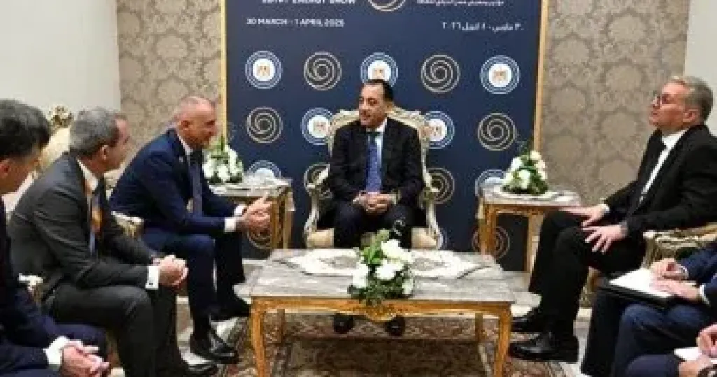 رئيس الوزراء يلتقي الرئيس التنفيذي لعمليات الموارد الطبيعية لشركة ”إيني”