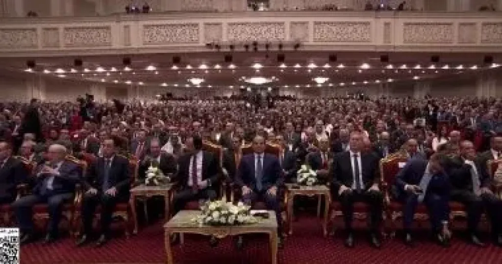 الرئيس السيسى ونظيره القبرصى يشاهدان فيلمًا عن مؤتمر ومعرض مصر الدولى للطاقة