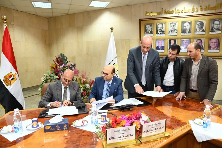 محافظ أسيوط.. الدكتور المنشاوي يترأس اجتماع مجلس الجامعة ويؤكد دعم التنمية