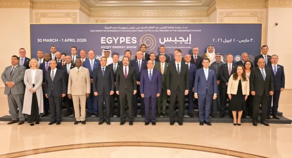 المتحدث الرئاسي ينشر صورًا للرئيس السيسي أثناء متابعة فعاليات مؤتمر ومعرض مصر الدولي للطاقة