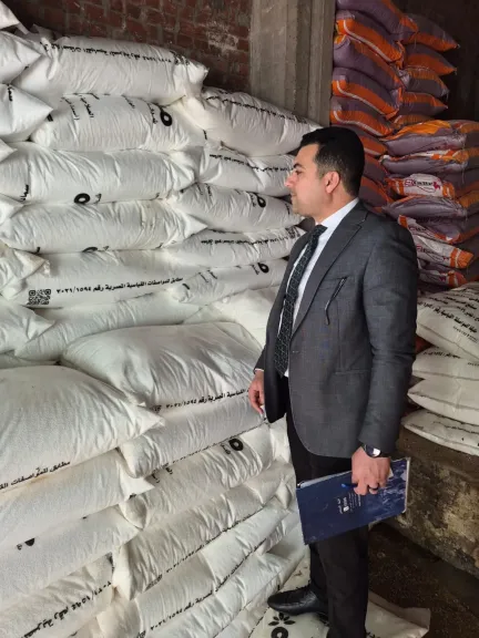 جهاز حماية المستهلك  بكفر الشيخ  يضبط مخزنين لتجارة الأسمدة الزراعية والأعلاف  مجهولة المصدر