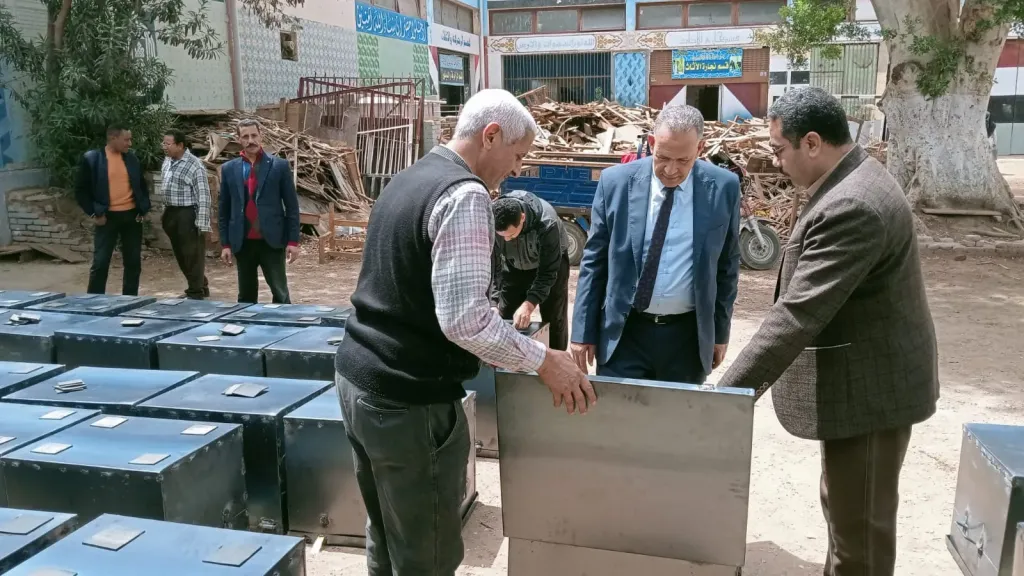 وكيل وزارة التعليم بأسيوط يتفقد مدارس الميكانيكية والزخرفة وبدر الصناعية