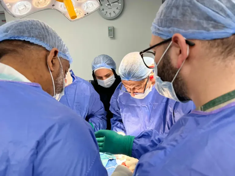 «الصحة» تستقدم 4 خبراء دوليين في تخصصات دقيقة لتعزيز جودة الخدمات الطبية ونقل أحدث التقنيات