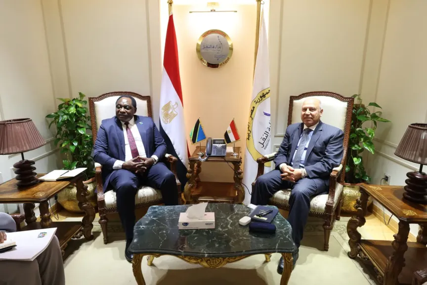 وزير النقل يبحث مع سفير  تنزانيا المتحدة بالقاهرة  التعاون في مجال النقل البحري