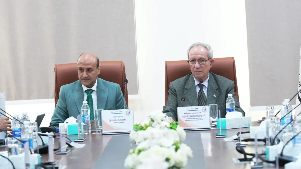 محافظ أسيوط يشهد اجتماع مجلس أمناء الجامعة الأهلية ويؤكد دعم مسيرتها