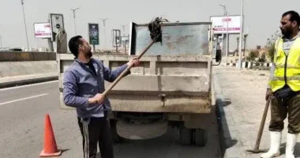 انتشار معدات مياه الشرب بالجيزة على المحاور الرئيسية لمواجهة الأمطار