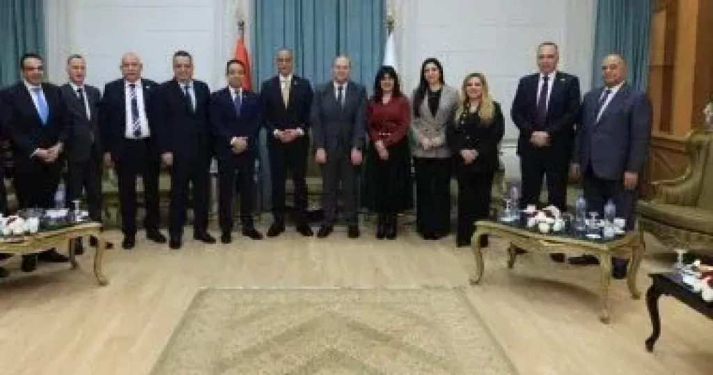 محافظ الجيزة يستقبل عددا من أعضاء مجلسى النواب والشيوخ للتهنئة بالعيد القومى