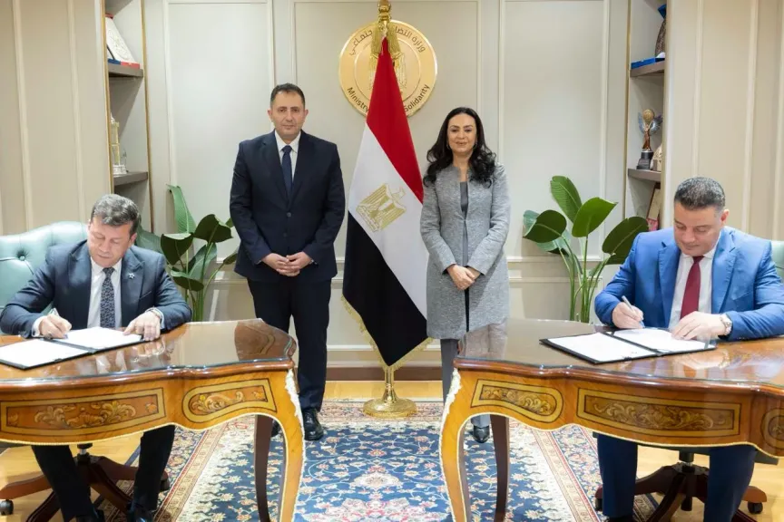 وزيرة التضامن ومحافظ دمياط يشهدان توقيع ”عقد اتفاق بشأن الانتفاع بقطعة أرض بمدينة رأس البر