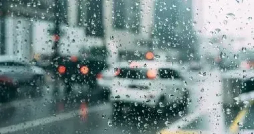 أمطار غزيرة تضرب شوارع مطروح