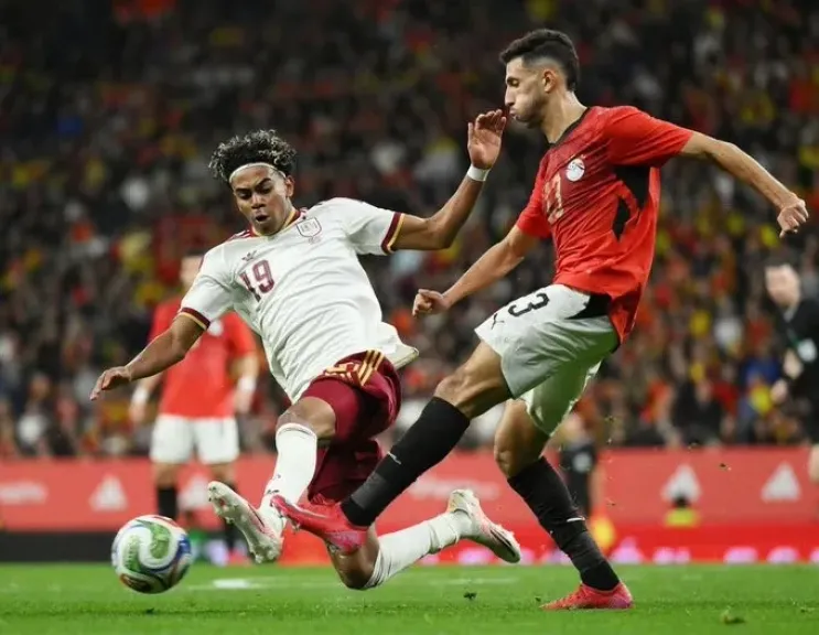 الاتحاد المصري لكرة القدم يدين الهتافات العنصرية في مباراة مصر وإسبانيا