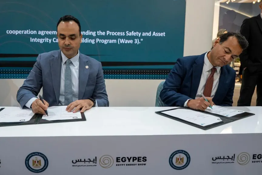 وزارة البترول والثروة المعدنية وميثانكس مصر توقّعان اتفاقية جديدة لدعم المرحلة الثالثة من برنامج بناء القدرات بالقطاع