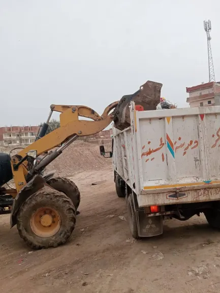 رئيس مركز ومدينة الحسينية  يتابع تنفيذ قرار غلق المحال ونظافة الشوارع