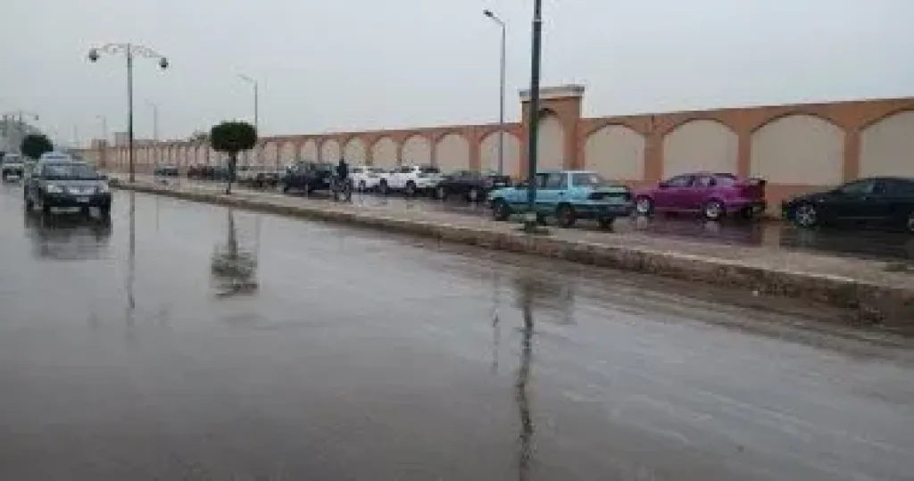سقوط أمطار الآن على عدة مناطق.. والأرصاد تحذر من رياح مثيرة للأتربة