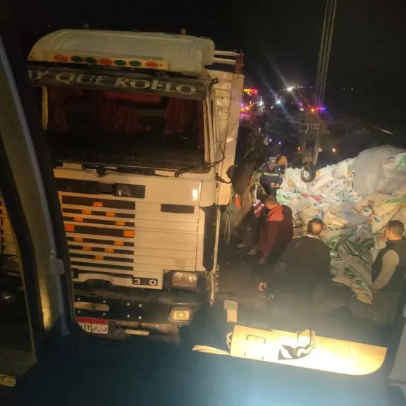 محافظ الدقهلية :الاستجابة لحالات الطوارئ ورفع سيارة نقل مقلوبة بالطريق الساحلي