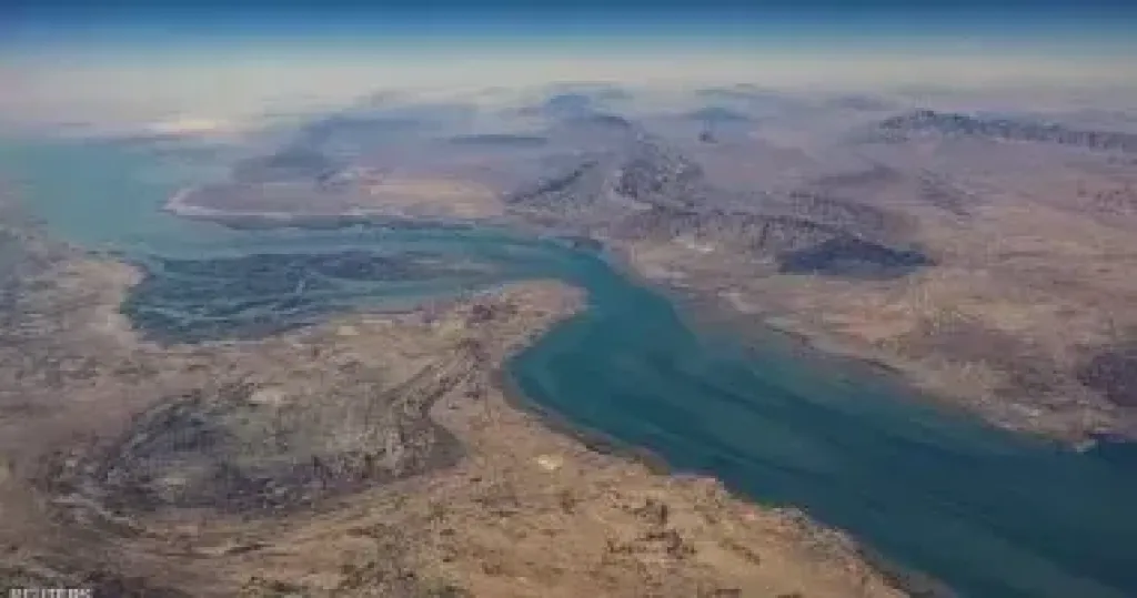 عُمان وإيران تبحثان ضمان انسيابية الملاحة في مضيق هرمز