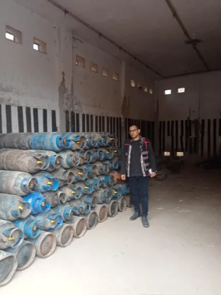 محافظ أسيوط: ضبط مشروبات وحلوى فاسدة وربع طن زيت غير صالح خلال حملات